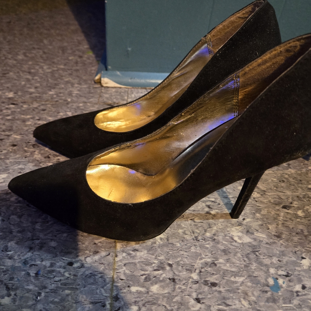 Chic Black Suede Heels